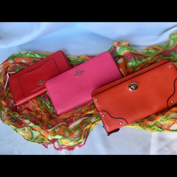 Coach Handbag and Wristlet. - Picture 8 of 8